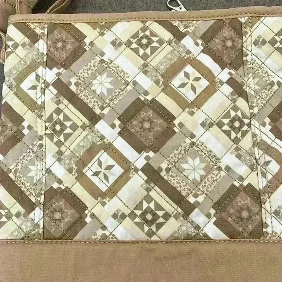 Land’s End Quilted Crossbody bag - Picture 9 of 11